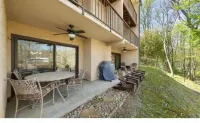 Cozy 2-bed/2bath riverfront condo in amazing Townsend with WiFi, AC