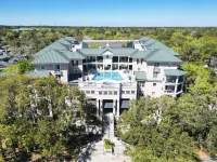 Spacious Hilton Head Island Condo - 1 block to Beach & 60+ shops/restaurants Hotels near Shipyard Beach Access