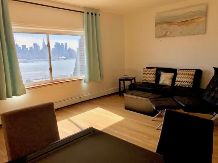 Incredible NYC and Water Views 3 bedrooms only 15 min from NYC Отели в г. Запад Нью Йорк