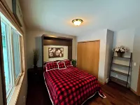 Rocky Mountain Retreat: Private 2 Acres & Hot Tub