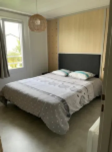 Comfortable 6-person, 3-bedroom chalet close to the Megaliths and beaches