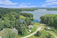 The Mesick Hideaway – 5BR/3BA Family Fun Spot w/ Lake, River & Hiking Trails