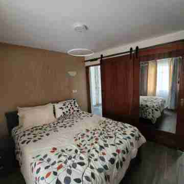 Goldline suites suites are 3 bedroom full furnished apartments located 10minutes Rooms