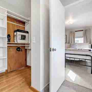 Lambeau Lodge near the heart of Titletown District, Green Bay Rooms