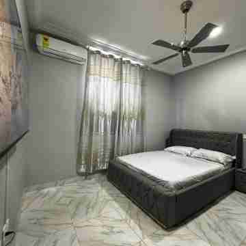 Modern 2-Bedroom Apartment Near Beach - Rose Villa Accra Suite G1 Rooms