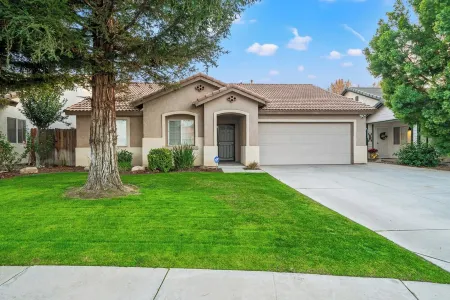 Newly Furnished Home in Safe Quiet Neighborhood with Pool Near Shops & Dining