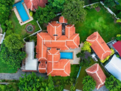 Nadoo Thai Lanna-style luxurious private pool villa.five bedrooms. Hotels near Wiang Kum Kam