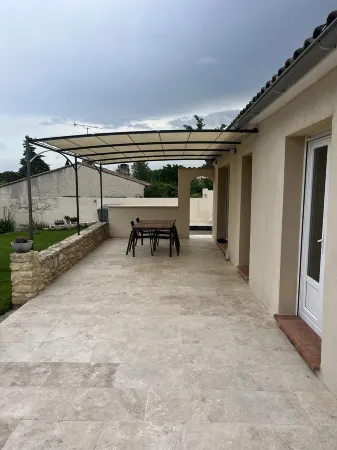 Maison Individuelle Avec Piscine et Dépendance