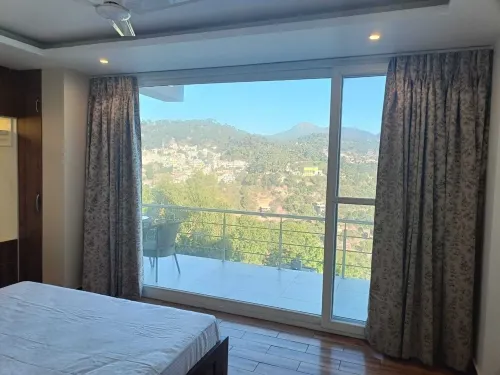 Twin OaksKasauli chowkThe valley viewSun rise on your bed.