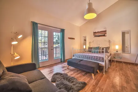 Chalet au bord de la rivière, spa, Wi-Fi, convivial pour détente en famille. Отели в г. Сент-Андре-Авеллен