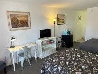 Two Queen bed remodeled studio with fast WiFi in Fillmore Hotels in Fillmore