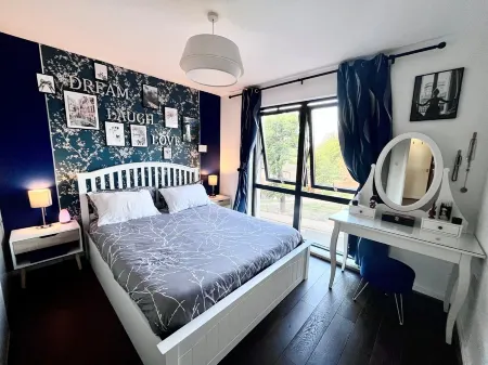 Chic & Cosy Flat with a View Отели рядом с достопримечательностью «St Michael the Archangel»