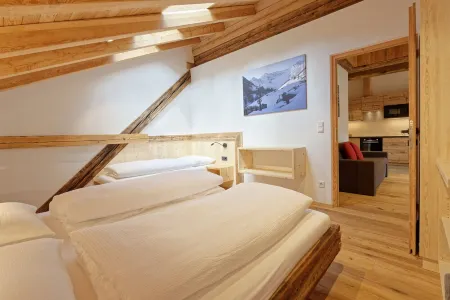 "Tischlerhof Lärche" vacation apartment with balcony and mountain view Отели в г. Валле-Аурина