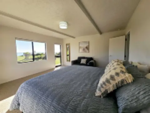 BEACH FRONT - Sunflower Beach House Pohara 波哈拉酒店