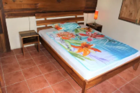 Authentic Vacation Home in Unique Setting of 25 Acres of Tropial River Landscap Hotels in 