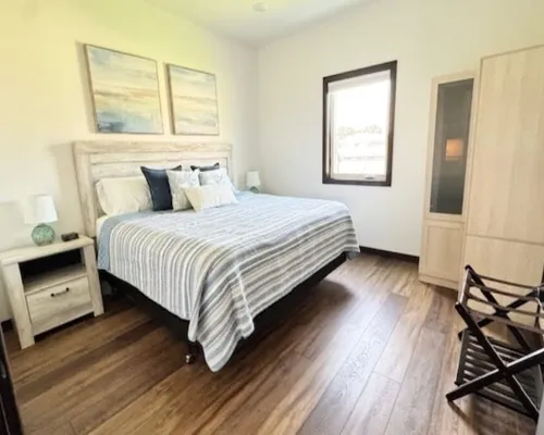 River Bluff Getaway– Upper  3BR/2BA Upper Level Unit with Gorgeous Deck Views Hotels in Allamakee County