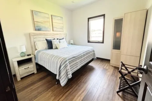 River Bluff Getaway– Upper  3BR/2BA Upper Level Unit with Gorgeous Deck Views