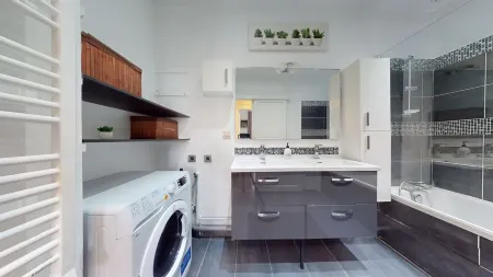 Charmant Appartement au Coeur des Gratte Ciel Avec Jacuzzi Отели рядом с достопримечательностью «Университет Клод Бернар Лион 1»