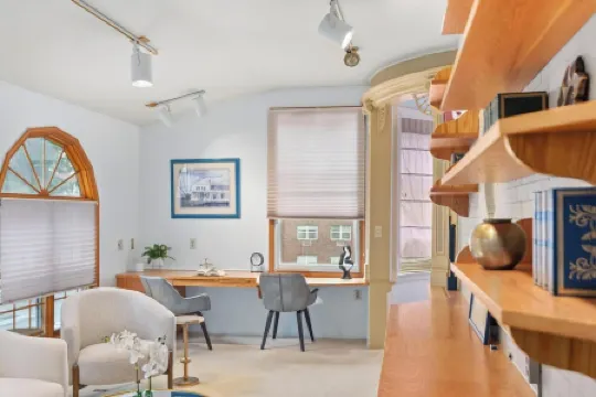 Charming Luxury 2-bedroom building in lovely Allentown with AC, fitness room