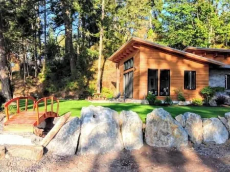 Secluded, peaceful, ocean front home. Close to all amenities/outdoor activities.