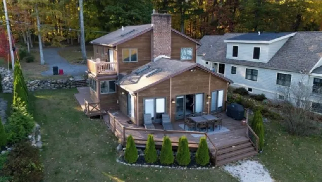 Charming 3-bedroom house with AC, WiFi in brilliant Lake George