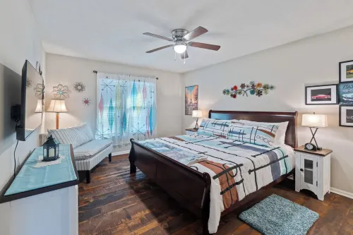 Vintage 50's & 60's theme Country Home on Wooded Acres near Franklin, Tennessee