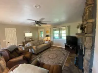 Cozy Farm House 2-bedroom house with AC in Saint Joe