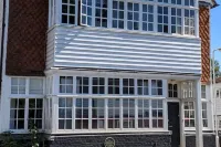 Loft apartment in the heart of Cranbrook Hotel a Cranbrook