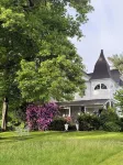 Charming 2-Bedroom Apartment on 2nd Floor in Millbrook NY, Right in the Village