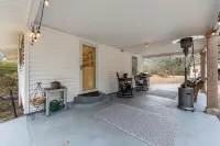 The Wrenn’s Nest - Quaint National Forest Getaway