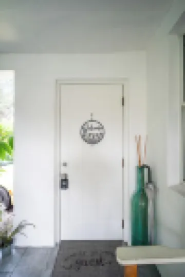 Cozy Studio Just 5 Minutes from Miami Airport! Comes with 1 Free Parking Space.