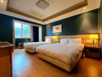 Chereville Spa Tourist Hotel Hotel berhampiran Stesen Obin