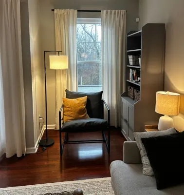 Cozy 2-bedroom apartment with WiFi, AC, pool in charming Broad Ripple. Hotels in Broad Ripple Village