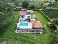 Espectacular Casa de Lujo de 9 Habitaciones en Calarcá Quindío
