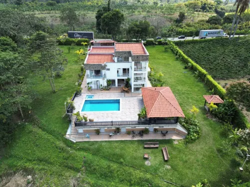 Espectacular Casa de Lujo de 9 Habitaciones en Calarcá Quindío Hotels in Calarca