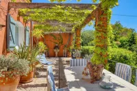 Spacious family villa six fours les plages with 6 rooms and pool