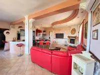 Charming 3-bedroom villa with WiFi and AC in beautiful Campofelice di Roccella
