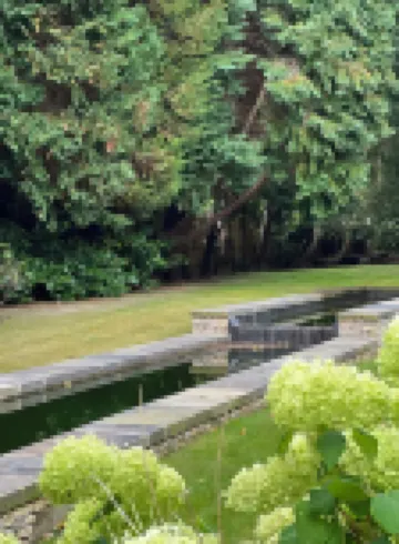 Luxury characterful home in 1 acre with pool in Burhill Park Golf Club, Surrey Hotels in Walton-on-Thames