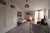 In township on the outskirts of Caserta "Alley Zenone 8" Valle Di Maddaloni附近的飯店