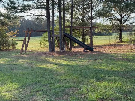 Charming 3-bedroom house with WiFi and AC in beautiful Loretto Отели рядом с достопримечательностью «Парк штата Дэвид Крокетт»