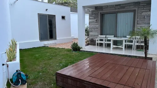 Denize 5 dakika, bahçesi ve özel havuzu ile aile boyu daire