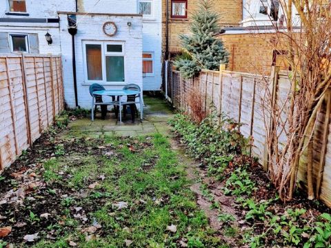 Cute Lion Cottage in Egham -Heathrow- 6 Guests