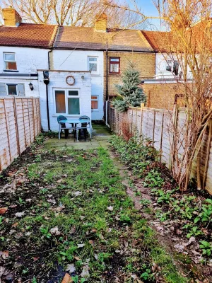 Cute Lion Cottage in Egham -Heathrow- 6 Guests Hotels in Egham