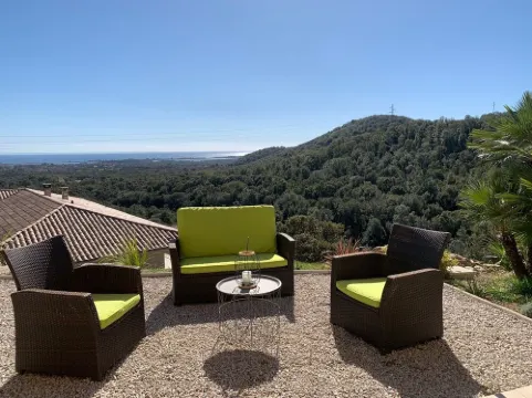Appartement Avec Grande Terrasse vue mer et Maquis