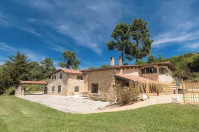 Farm stay in France with Pool, Tennis, Padel and City (football, basketball,.. Hotels near International Shoe Museum of Romans