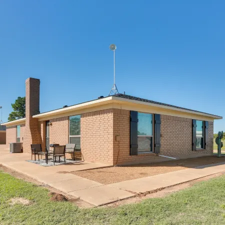 Ranch Getaway with Pool and Horse Stall Access!