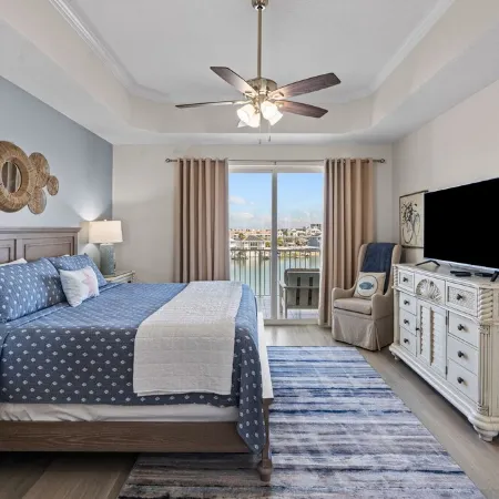 Newly Remodeled Waterfront Retreat~Amazing Views~Steps to the Beach