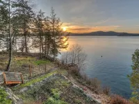 3BR Cottage with Gorgeous Sunsets, Private Beach and EV Charger
