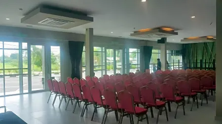 Ants Hotel Отели рядом с достопримечательностью «Galeri Seni Piring Hitam»