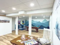 2800 sqft Forest Retreat!4 min to Pool- Hot Tub~Firepit~Dogs! 8 min to Town! Hotels in Ellijay